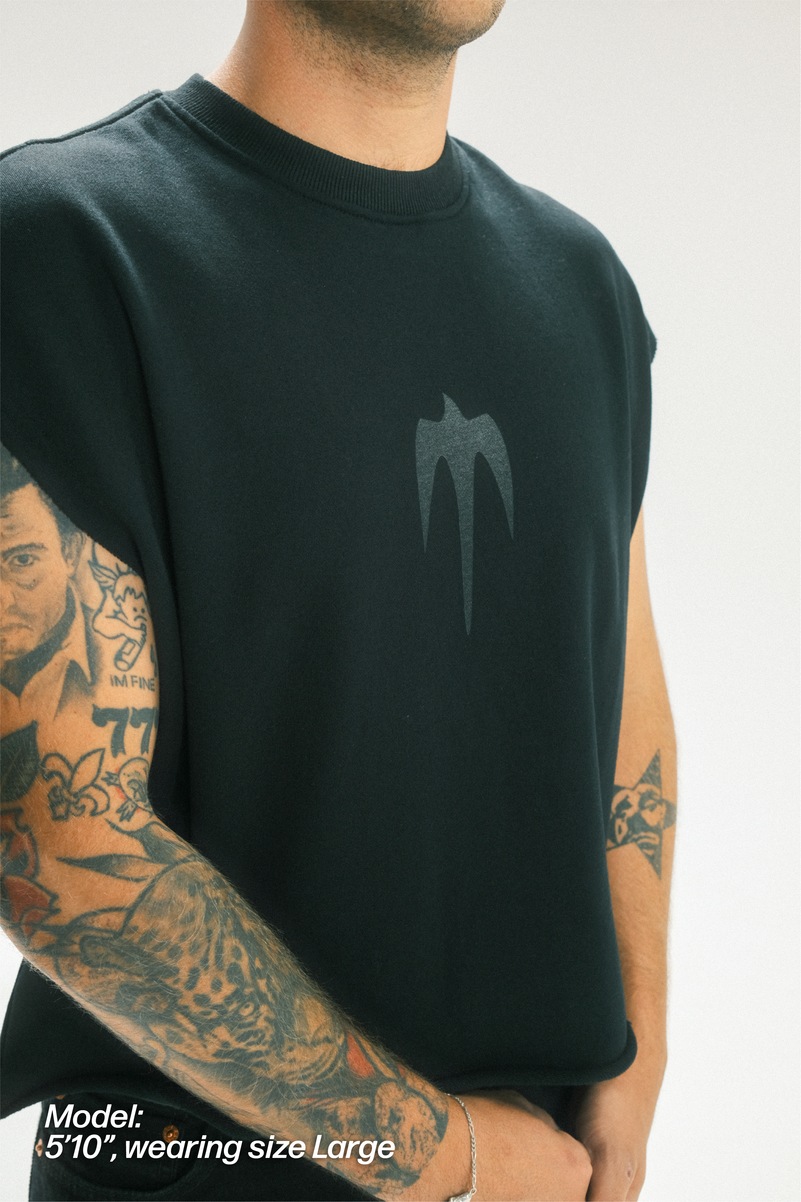 BLACK MUSCLE TEE