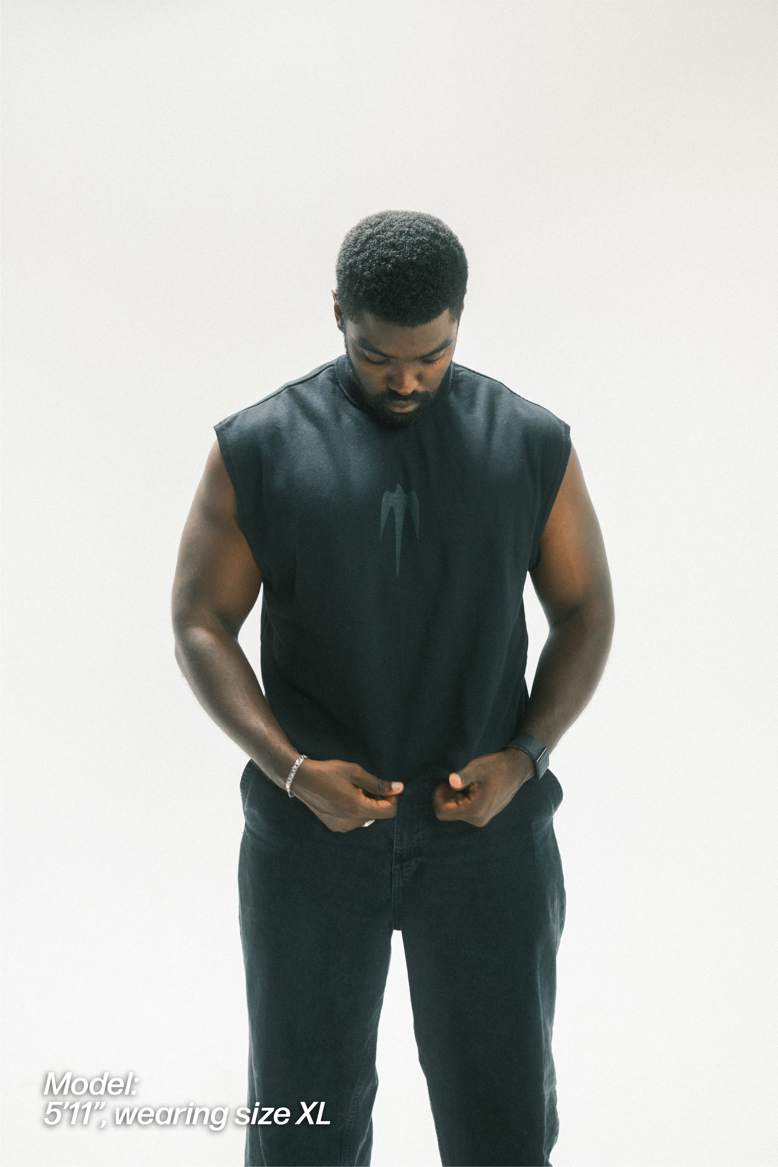 BLACK MUSCLE TEE