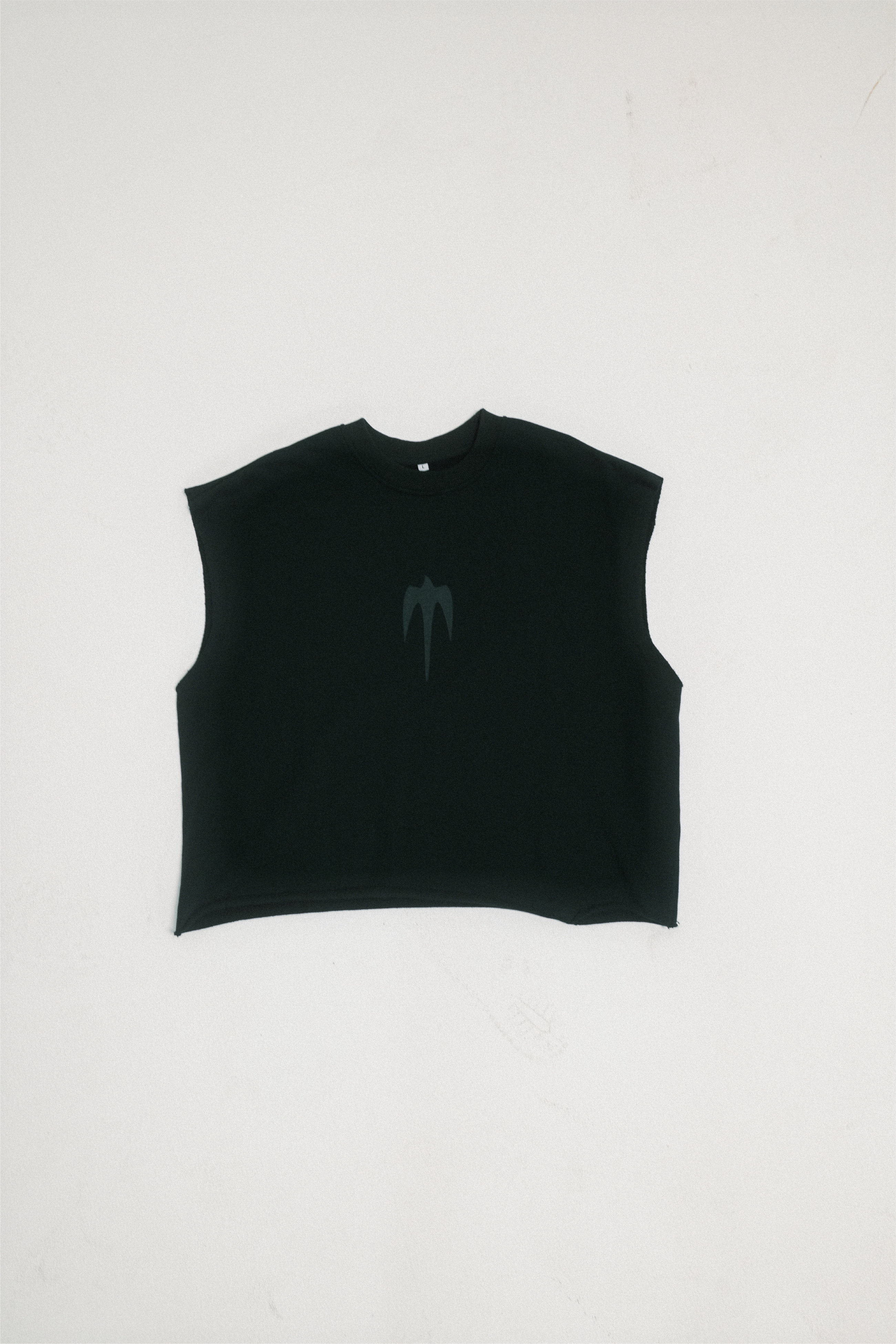 BLACK MUSCLE TEE